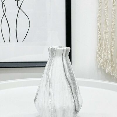 13 cm große geriffelte Vase in Marmoroptik