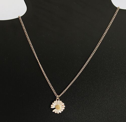 Daisy Necklace with Gold Chain