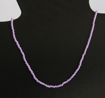 Collier de perles lilas