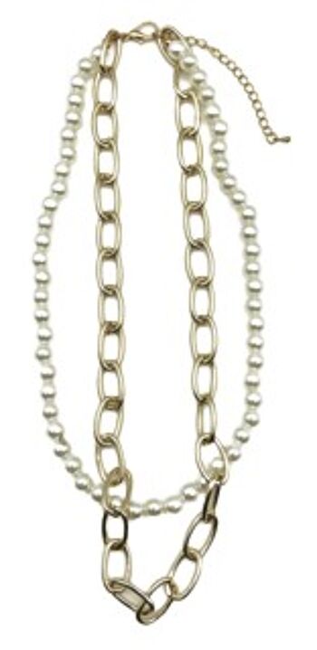 Collier superposé de perles et de chaînes dorées