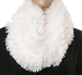 Snood pelucheux blanc