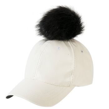 Casquette en PU blanc à pompon noir