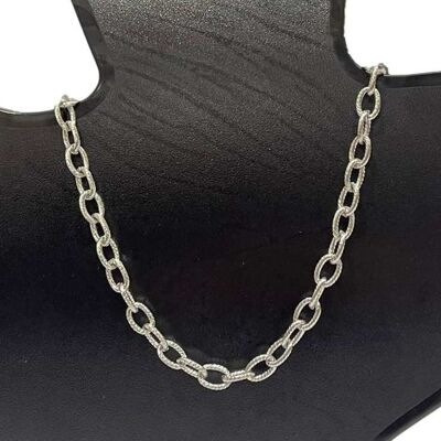 Collar de metal plateado