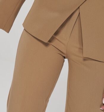 Pantalon classique beige avec plis et longueur cheville 3