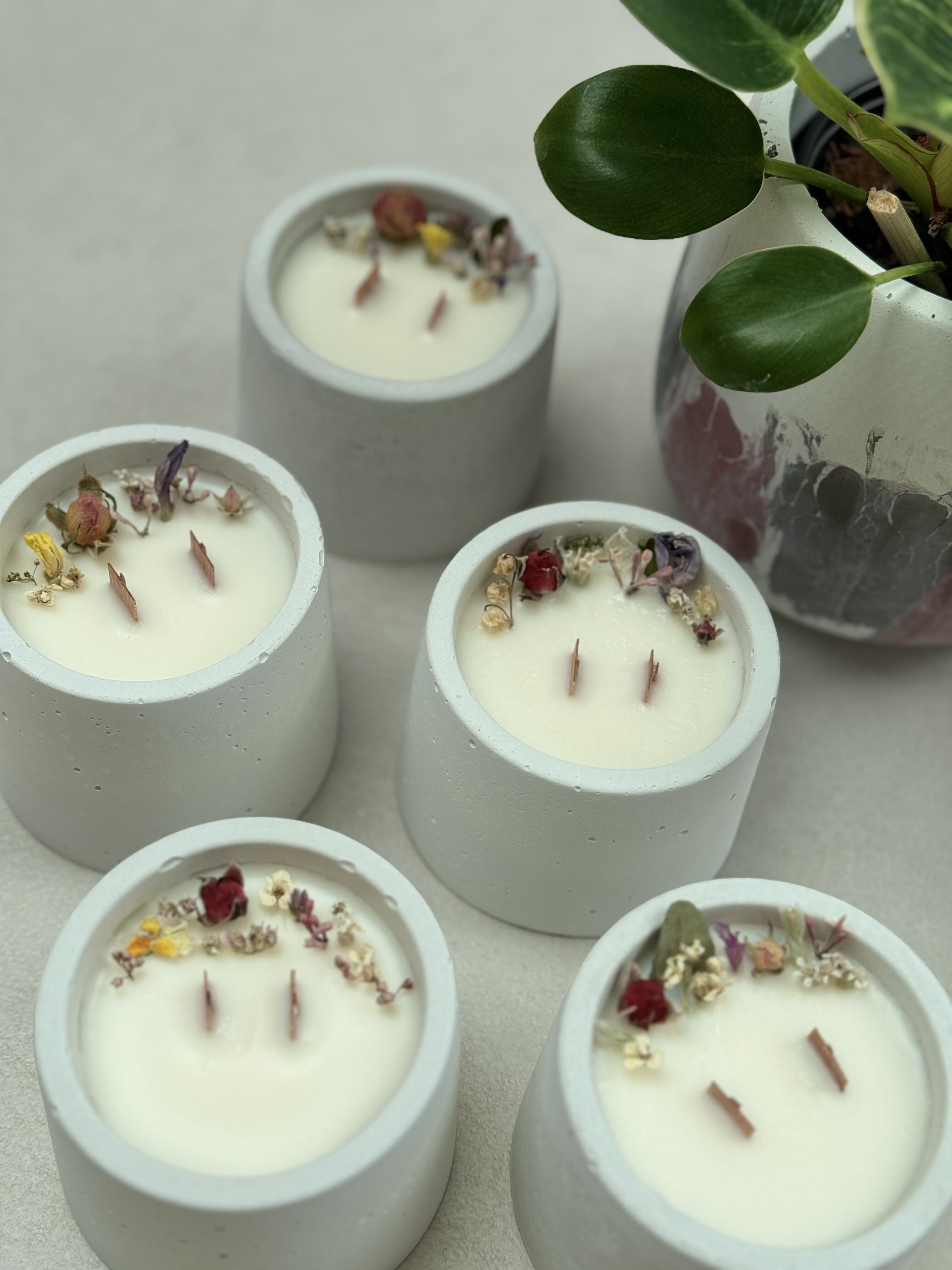 Scented Floral Soy Candle, White Round