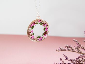 Collier en résine de fleur d'astilbe rose véritable Lara Round 3