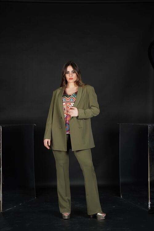 Tailleur over con collo sciallato e pantalone a zampa