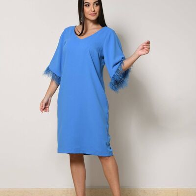 Vestido escote pico manga ancha y plumas