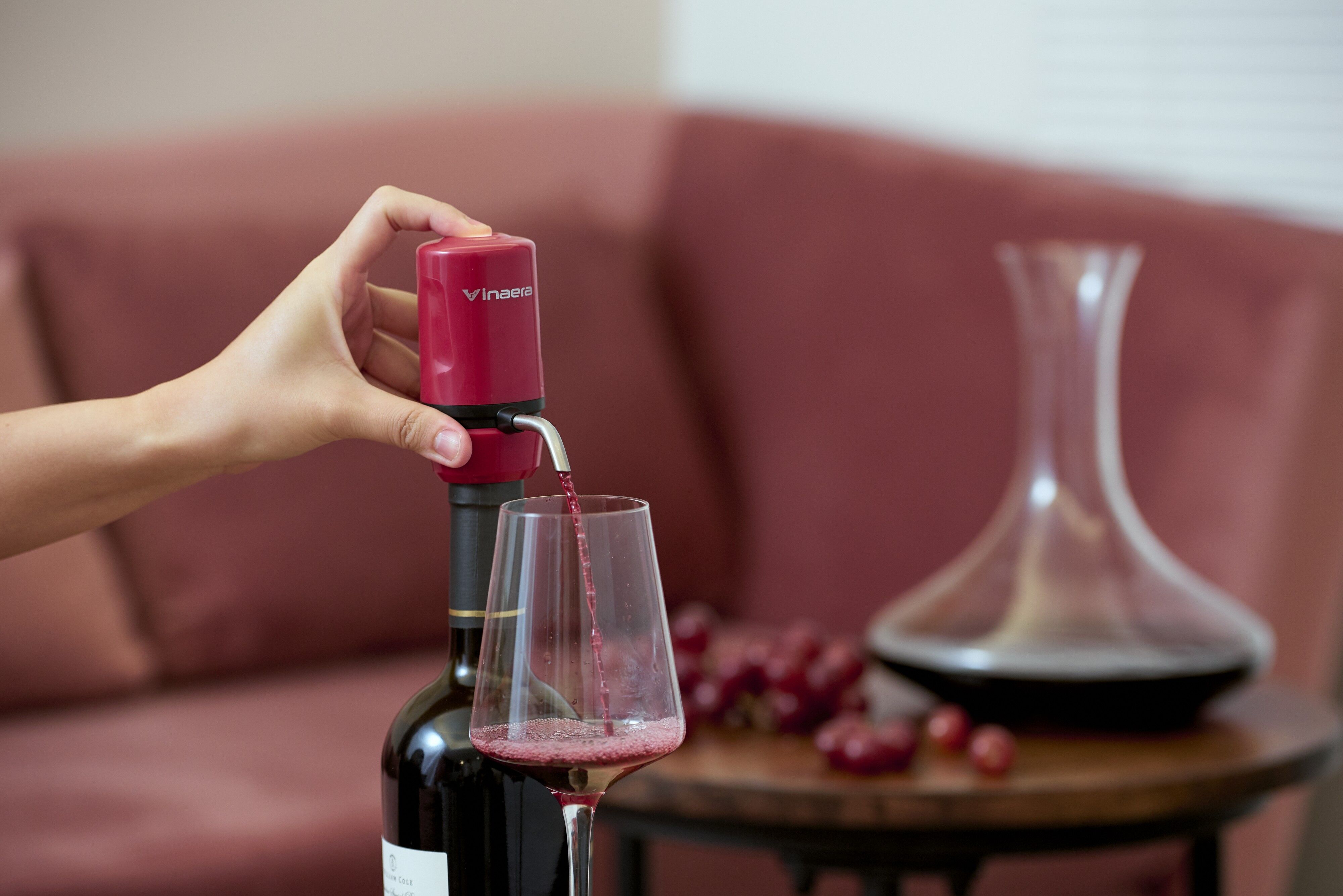 Vinaera Travel ~ The world's smallest portable electric wine aerator, same effect as compare to glass decanter, save our decanting time, 4 different colors available as for wine lovers, include carry box, easy to clean (IPX6), one touch instant decanting