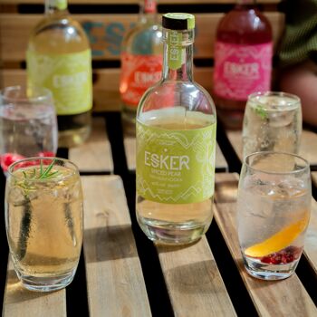 Esker Scottish Spiced Pear Vodka, Vodka Premium Ultra Smooth avec de vrais fruits. Fabriqué en Ecosse 2