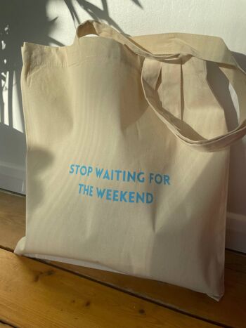 L'arrêt d'attendre le week-end Tote bag 2