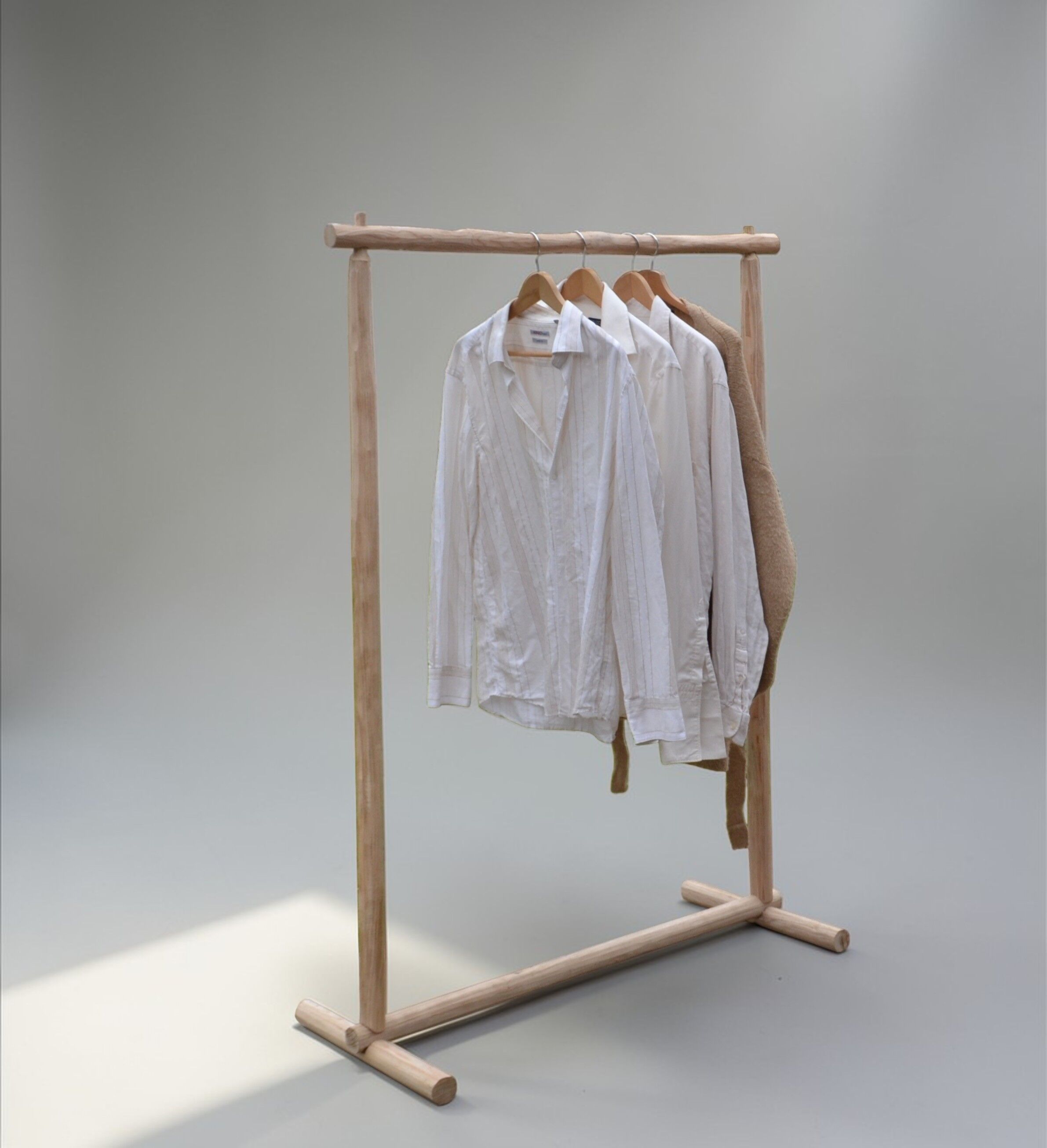 Raw wood clothes rack – Natural bohemian style – Shop or home storage