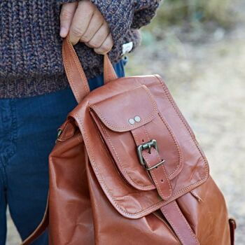 Grand sac à dos en cuir marron 3