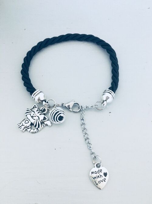 Bracelet noir avec pendentif chat, bijou, bijoux, bracelets, bracelet femme, bracelet noir, bracelet chat, bijou chat, cadeau de noel, chat (SKU: PR-046)