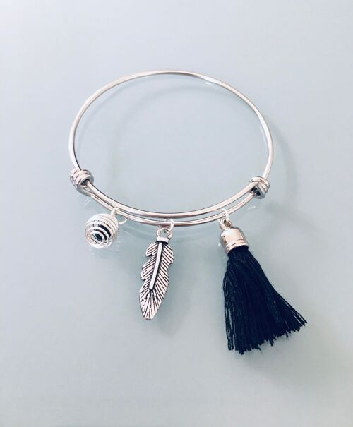 Bracelet jonc en argent avec plume, pompon et une perle à parfumer, Bracelet Femme en argent, bijoux cadeaux, bijou plume (SKU: PR-121)