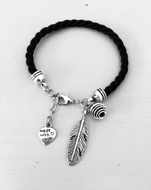 Bracelet femme en soie noire avec pendentif plume et pierre de lave parfumée, bijou noir femme, idée cad, bracelet plume, bijou plume (SKU: PR-233)