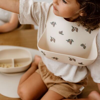 Almond Bib