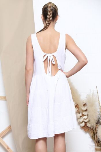 Robe en lin blanc avec nœud au dos 3