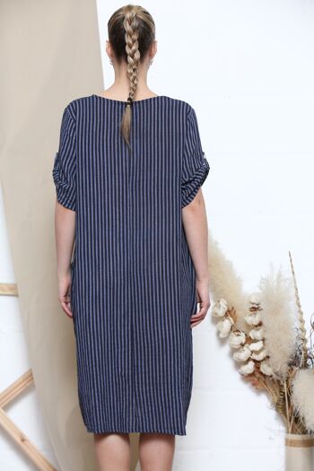 Robe rayée bleu marine à manches retroussées 3