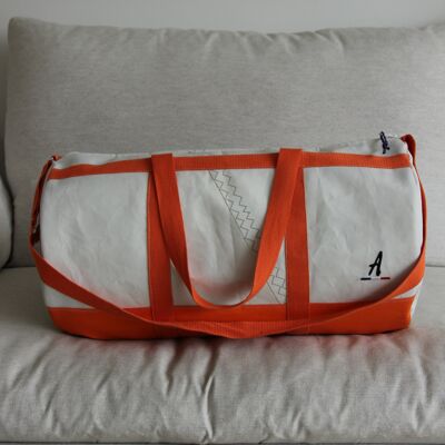Tasche aus orangefarbenem, recyceltem Segeltuch