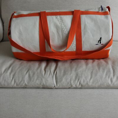 Tasche aus orangefarbenem, recyceltem Segeltuch