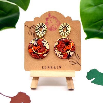 Ethnische Ohrringe aus Holz und Wachspapier mit goldfarbener orangefarbener Hochzeitsblume