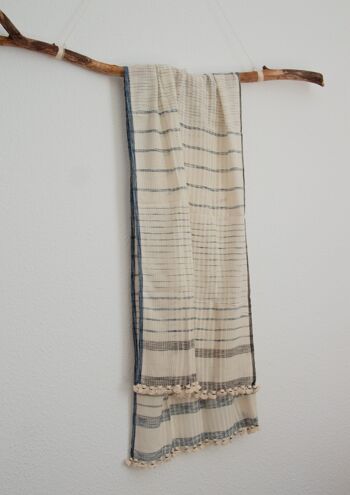 Longue écharpe d'été tissée à la main en coton biologique gris et blanc 2