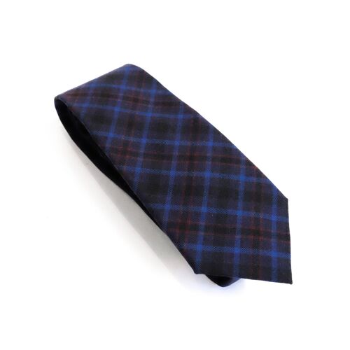 cravate bleue écossaise