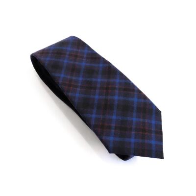cravate bleue écossaise