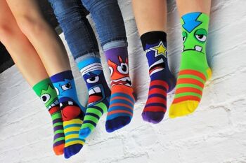 LES MASHERS | Coffret cadeau 6 chaussettes impaires pour enfants - United Oddsocks| Royaume-Uni : 12-5½ EUR :  30½-38½ États-Unis :  13½-8 8