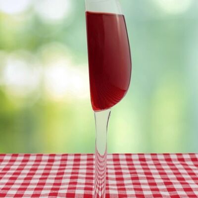 Mezzo bicchiere di vino | di vetro