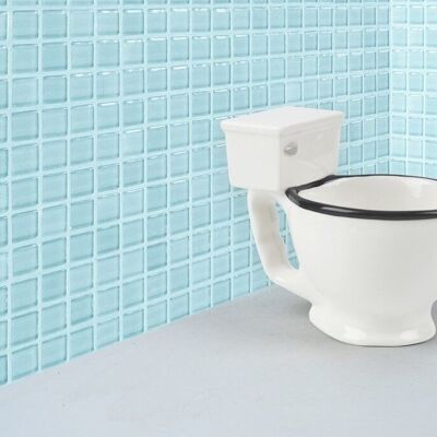 Toiletten Becher aus Keramik