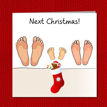 Carte de Noël du nouveau bébé - Trois ensembles de pieds dans le lit 4