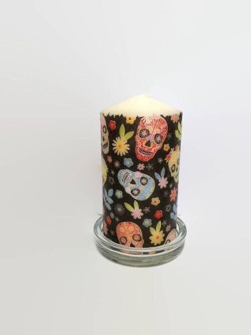 DETAILS:
* The candle measures 15cm height and 7cm width.
*