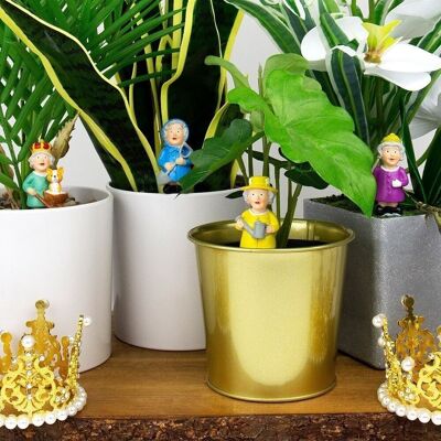 Royal garden gnomes for the flower pot