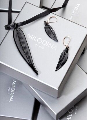 Collana di design in vetro di Murano - Pendente SALVIA montato su nastro - Colori eccezionali