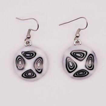 Boucles d'oreilles en verre de Murano authentique et artisanal fait main Boucles rondes MURRINE ou millefiori noir et blanc 1