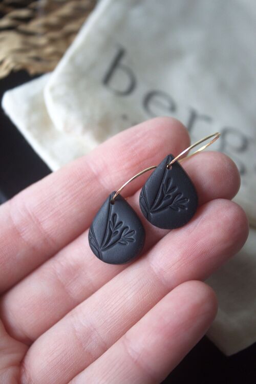 Teardrop earrings - textured black