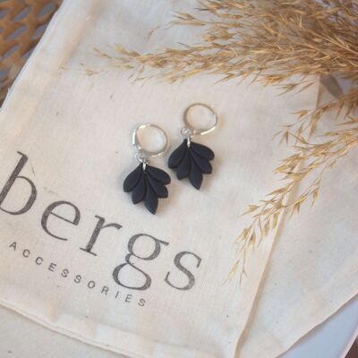 Black leaf huggie earrings - stainless steel