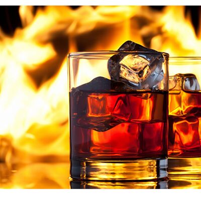 Whisky Drink in Fire Laminierte Vinylhülle, selbstklebend für Schreibtisch und Tische