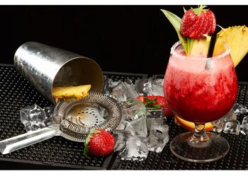 Housse en vinyle laminé Strawberry Dream Drink autocollante pour bureau et tables 1