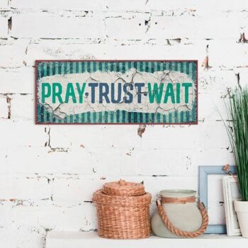 Plaque métallique longue - Pray Trust Wait