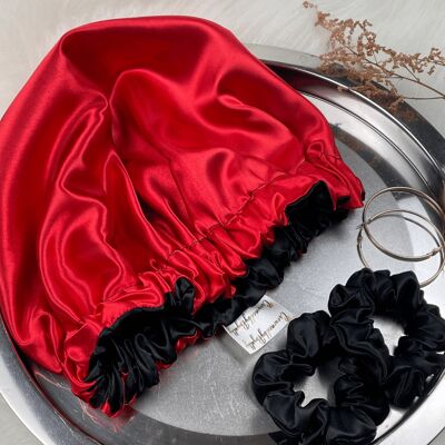 Bonnet en satin rouge et noir