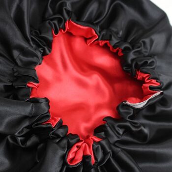 Bonnet en satin rouge et noir 5