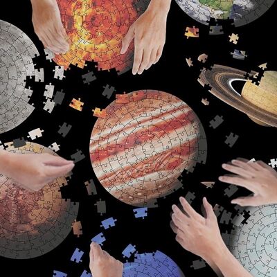 Puzzle planets with 744 pieces