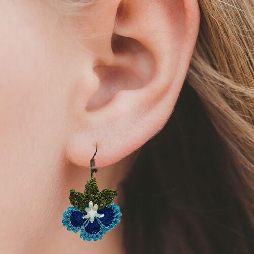 Crochet floral earrings - red