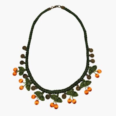 Collar de cerezas de ganchillo con hilo de seda