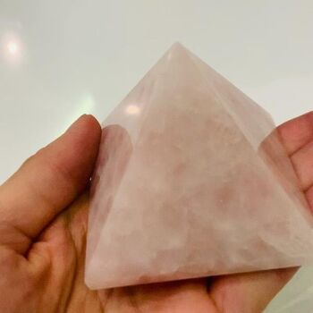 Pyramide en Quartz Rose 3