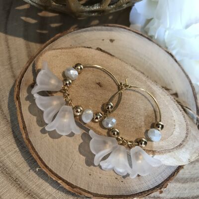 Flower hoops in lucite and white crystal