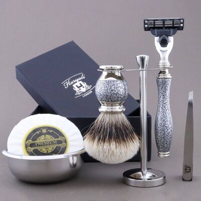 Kit de afeitado de la gama Jarrón de Haryali - Silver Antique - Silver Tip Badger - 3 Edge Razor